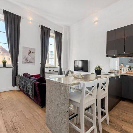 Amazing Apartment On Plac Zamkowy Варшава Экстерьер фото